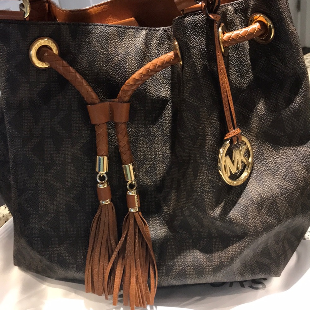 Michael Kors Brown & Tan Logo Drawstring Shoulder Bag with Matching Wallet - Picture 4 of 8